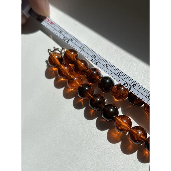 VINTAGE ACRYLIC AMBER ROOT BEER & BLACK LUCITE MULTI STRANDS NECKLACE - Picture 3 of 5